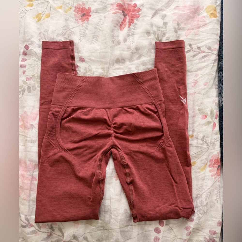 Oner Active Effortless Seamless Leggings in Berry - Picture 2 of 2